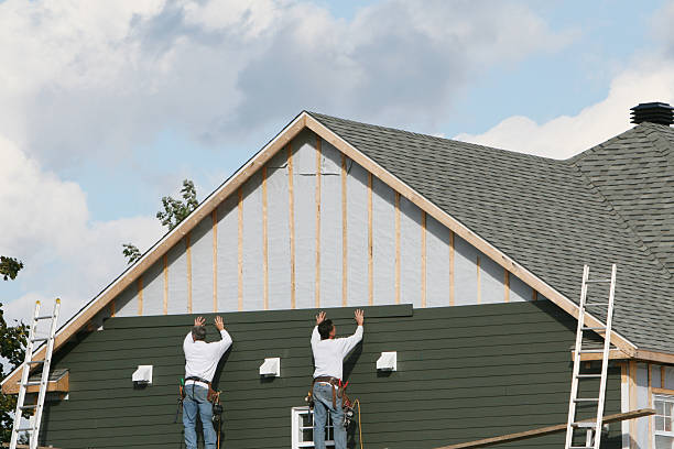 Professional Siding Replacement technician working in Bloomingdale, IL